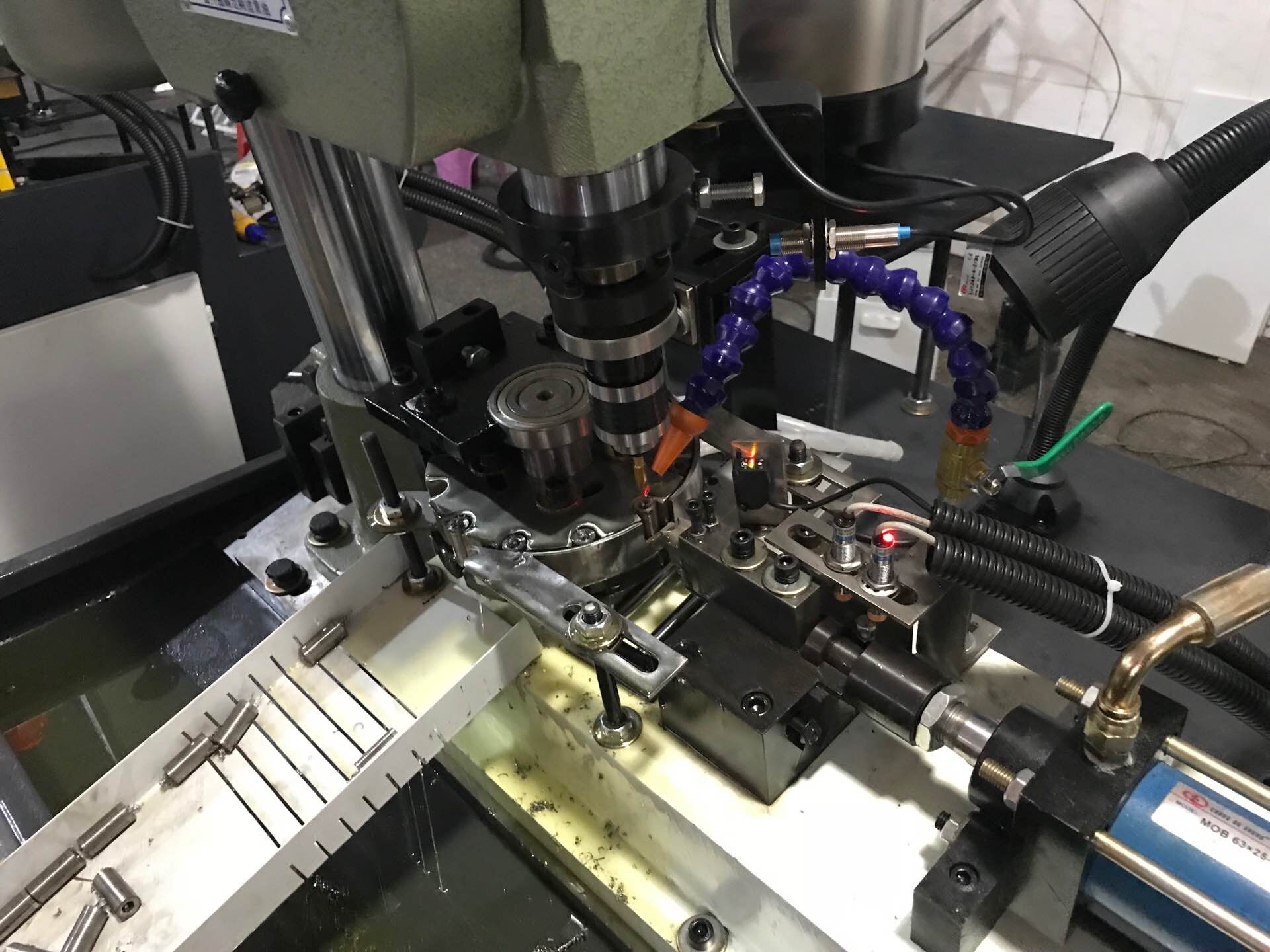 全自動攻絲機(jī)廠家 全自動攻絲機(jī)廠家